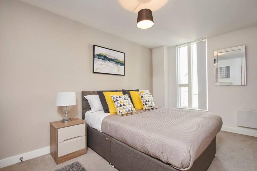 Lovely Apartment - Private Parking - Stadium Views Manchester Ngoại thất bức ảnh